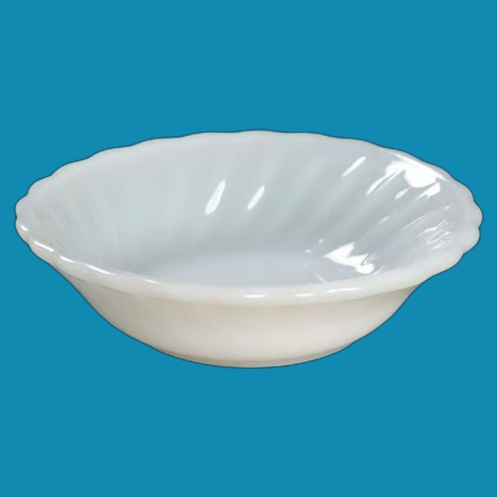 Vintage Anchor Hocking Shell White Milk Glass Scalloped Edge 8.5" Serving Bowl